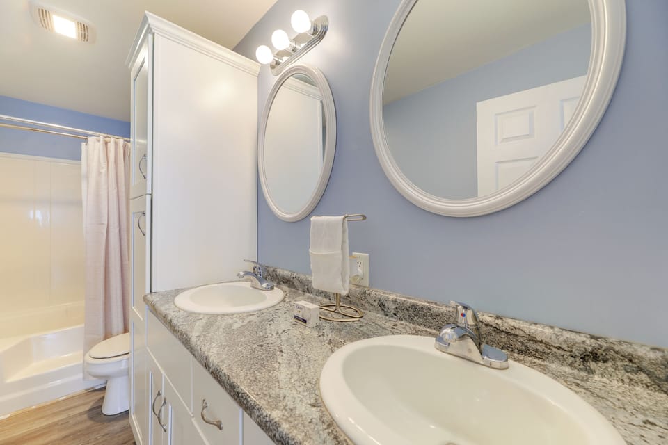En-Suite Bathroom | Complimentary Toiletries