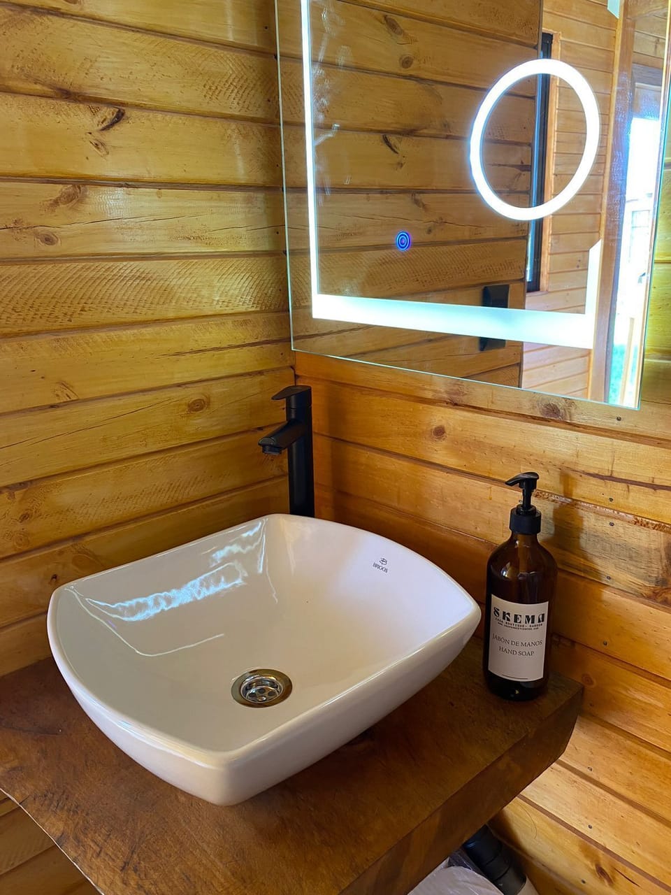 Deluxe Studio Suite | Bathroom | Towels