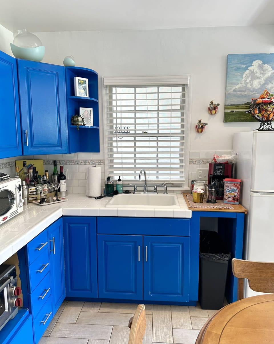 Stocked kitchen ready for you to fix a meal between visiting the attractions!