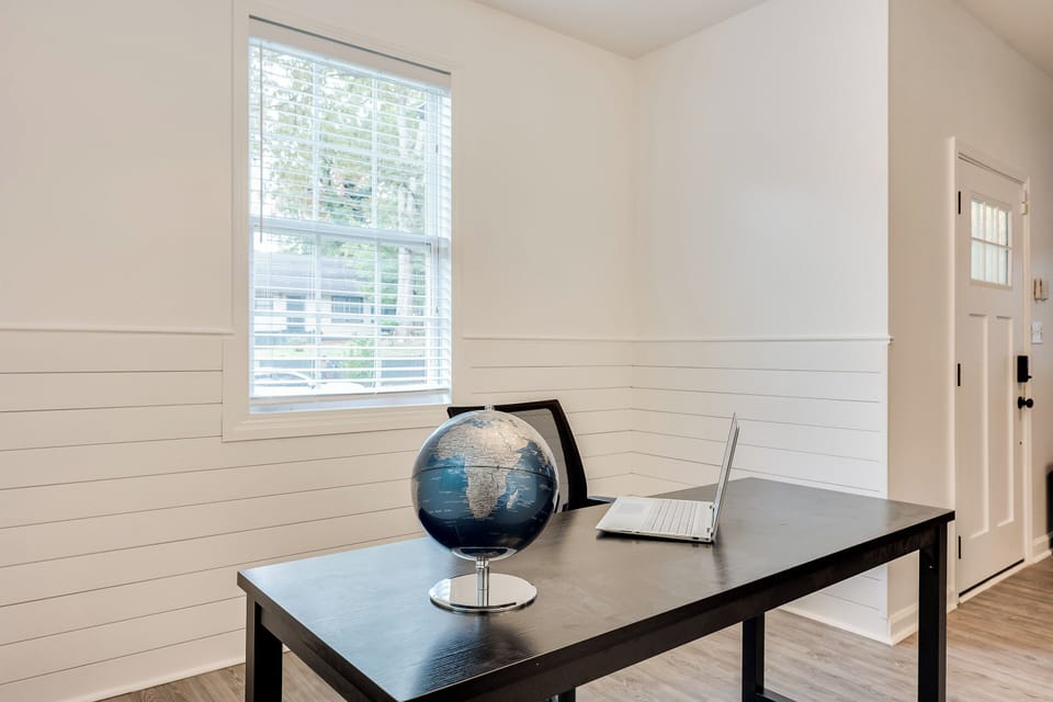 Classic House | 4 bedrooms, desk, blackout drapes, iron/ironing board