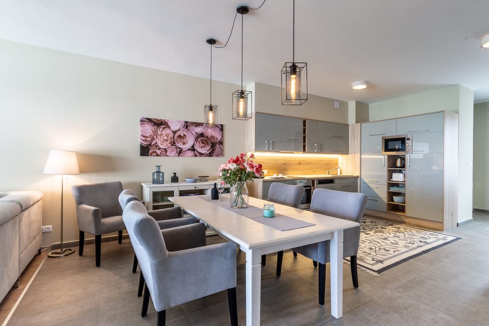 Open plan living room, kitchen and dining room