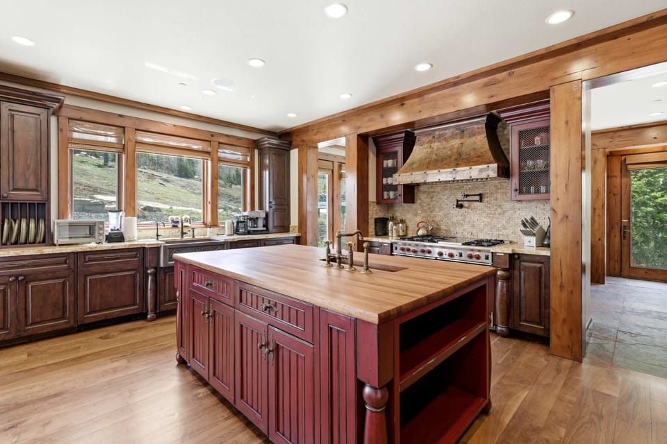 Gourmet Kitchen 