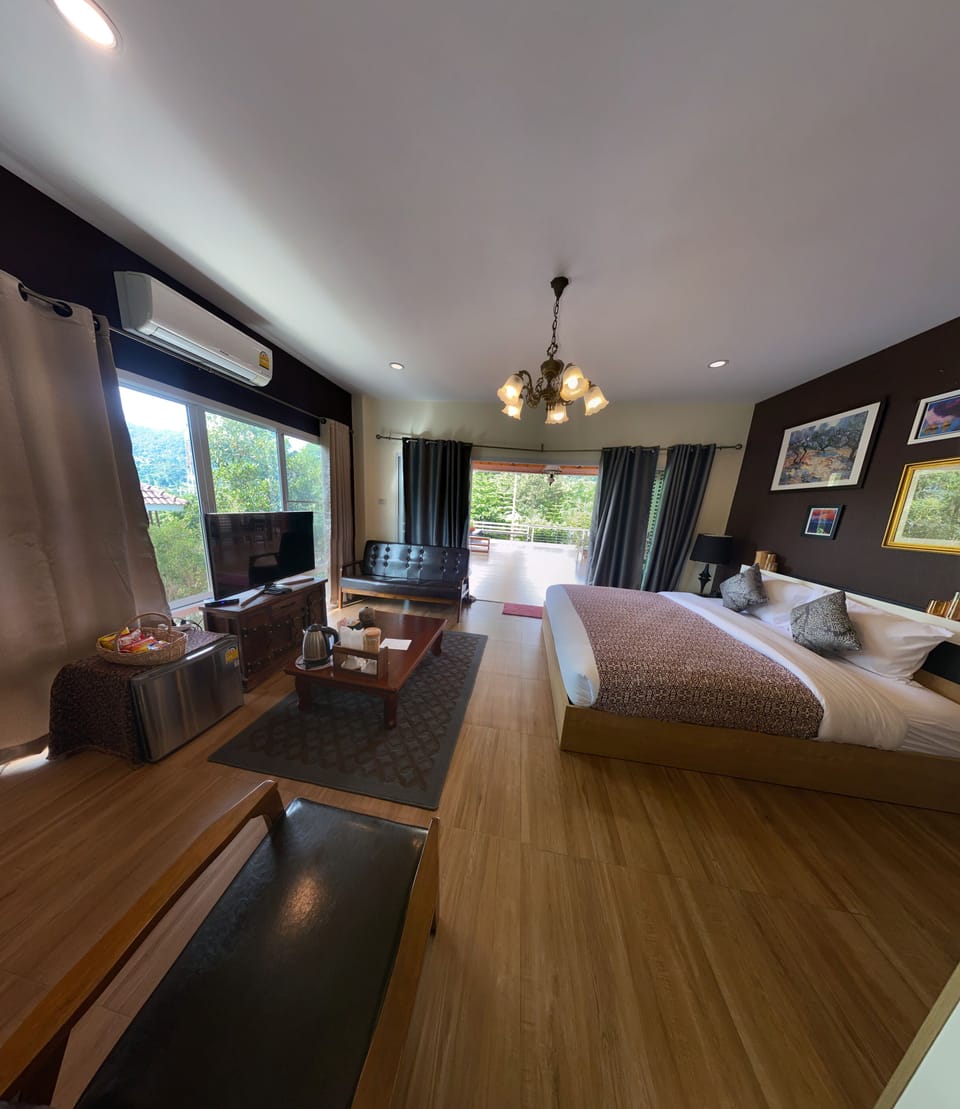 Superior Double Room, 1 King Bed, Non Smoking, Mountain View | Premium bedding, down comforters, individually decorated