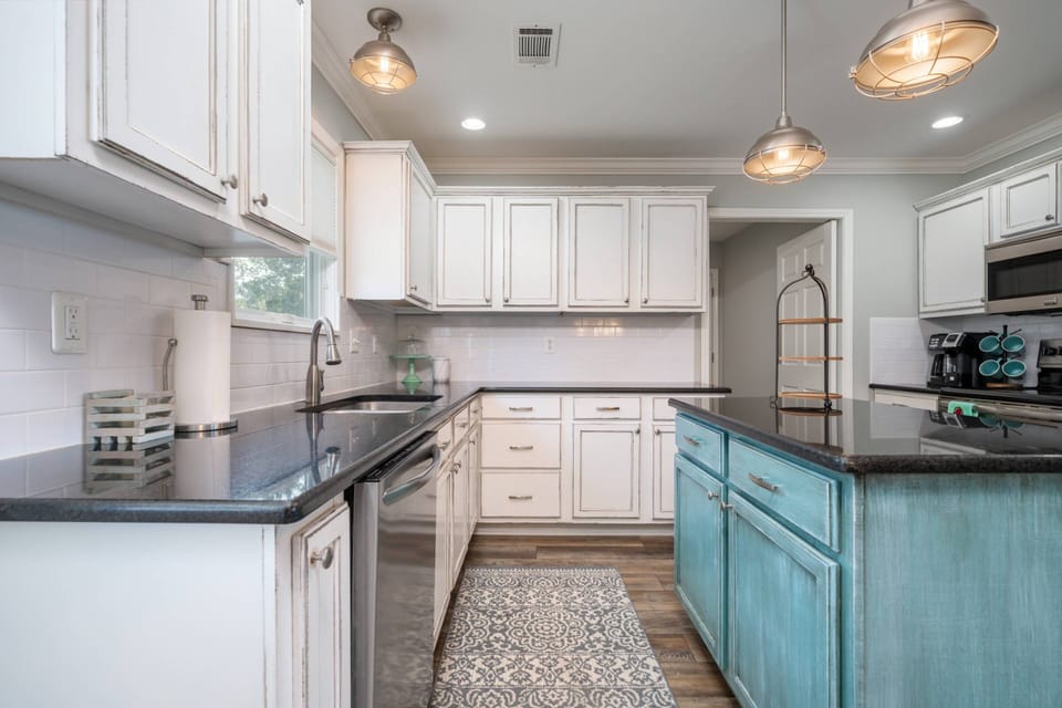 Kitchen | Cooking Essentials | Granite Countertops | Stainless Steel Appliances