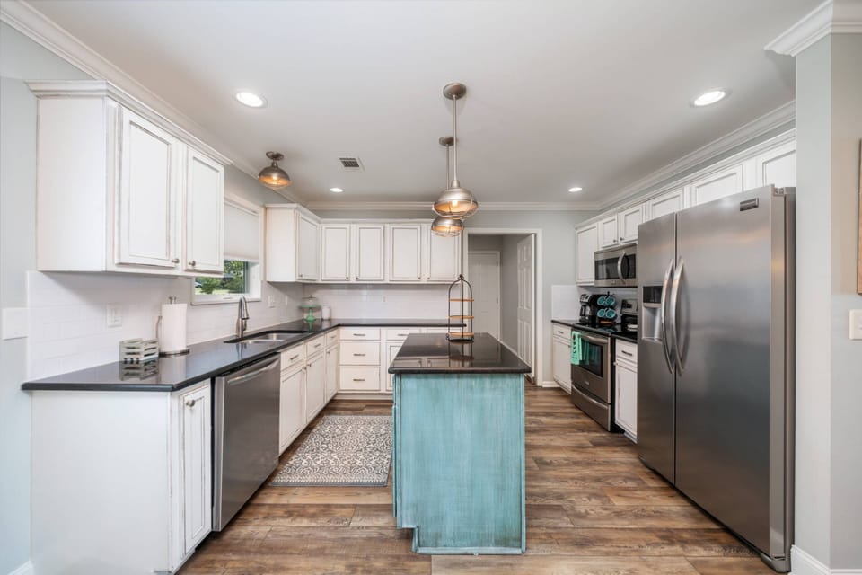 Kitchen | Granite Countertops | Stainless Steel Appliances | Cooking Essentials