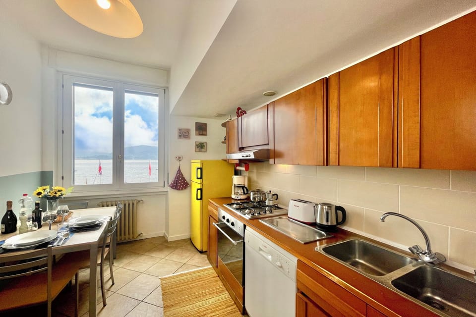 Family Apartment, Multiple Bedrooms (Casa Valentina) | Private kitchen | Fridge, microwave, oven, stovetop