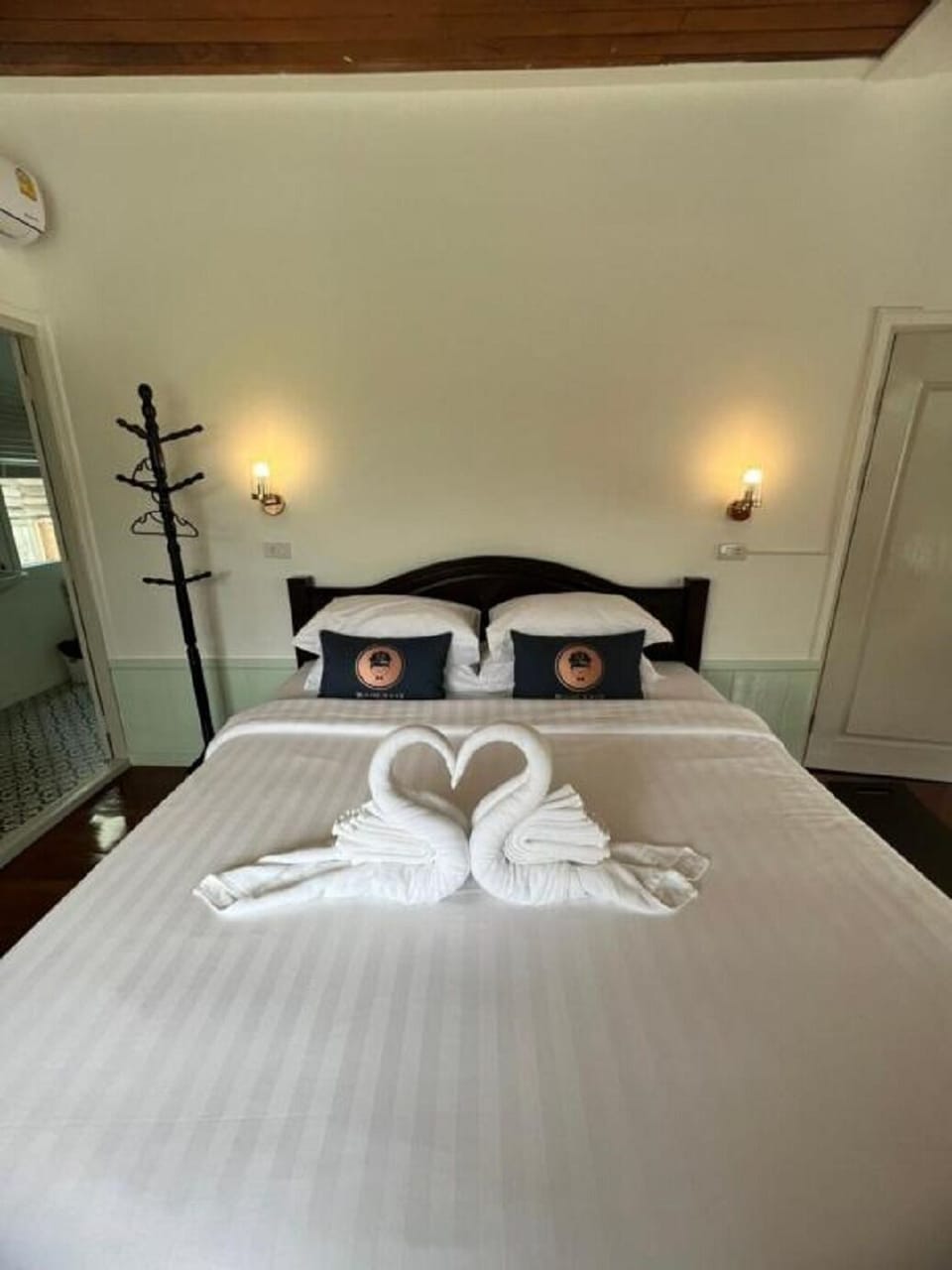 Deluxe Double Room, 1 Double Bed, Balcony | Iron/ironing board, free WiFi