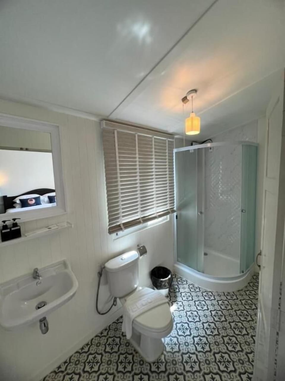 Comfort Double Room | Bathroom | Shower, towels