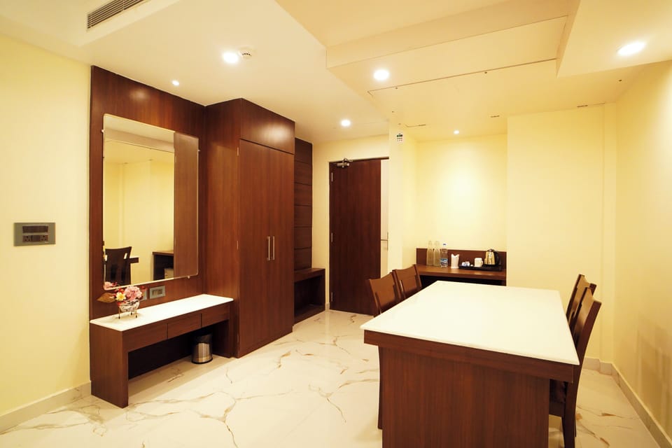 Royal Room | In-room dining