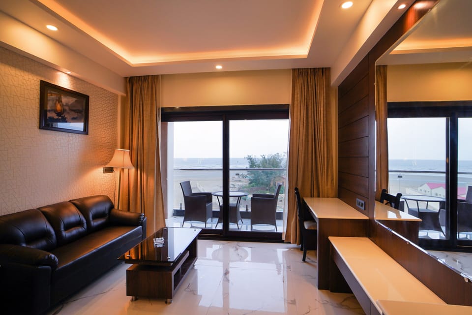 Executive Room | Premium bedding, minibar, desk, laptop workspace