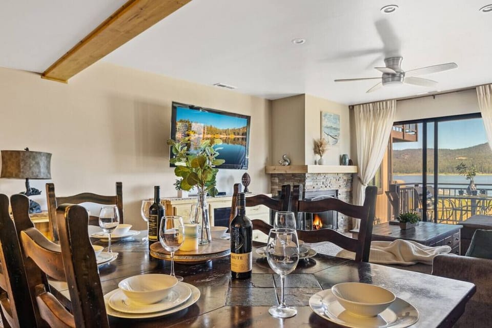 Dining seating for six with a view!