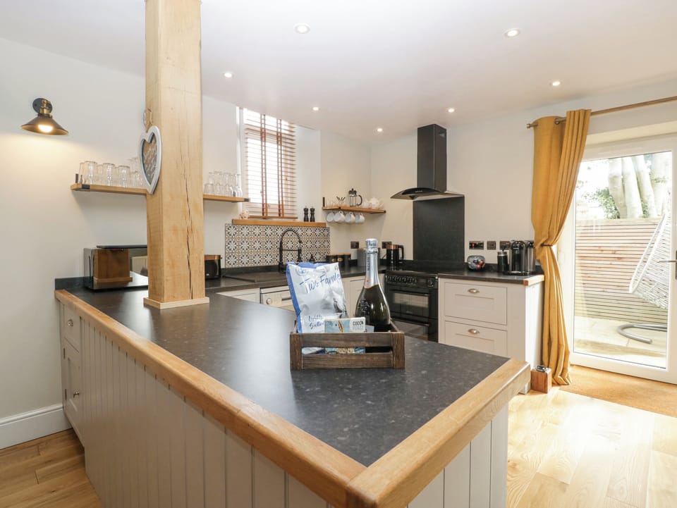 Fridge, dishwasher, electric kettle, toaster