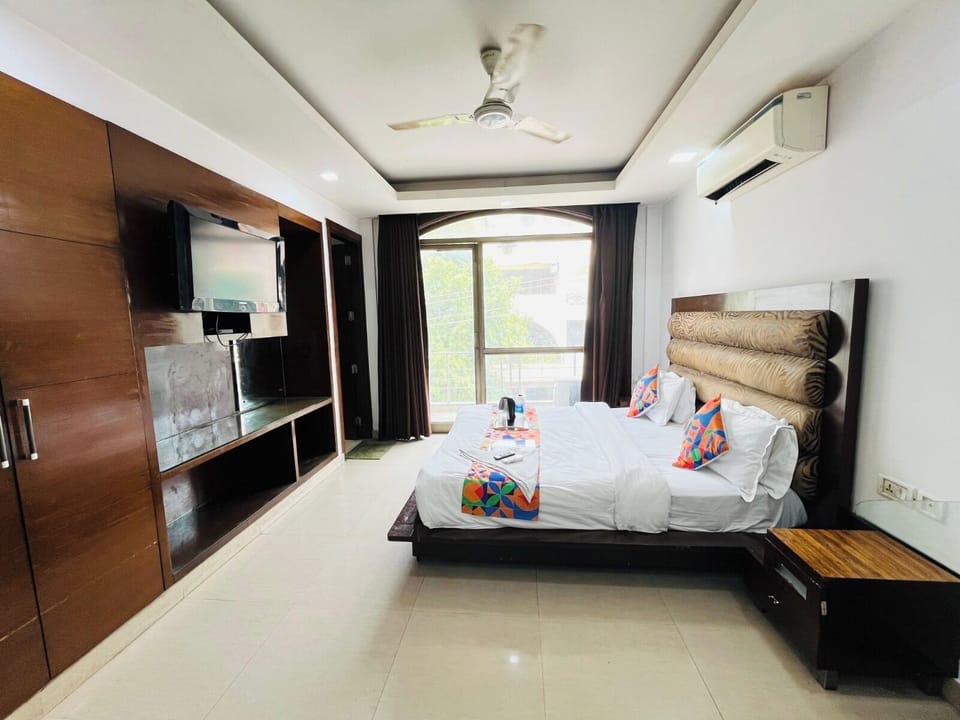 Egyptian cotton sheets, premium bedding, soundproofing, free WiFi