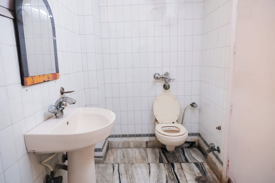 Deluxe Double Room | Bathroom | Shower, slippers, towels