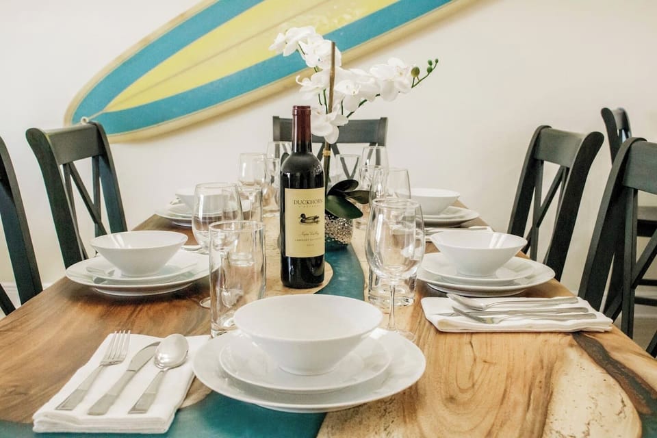 Custom made dining room table. Seats 6. 