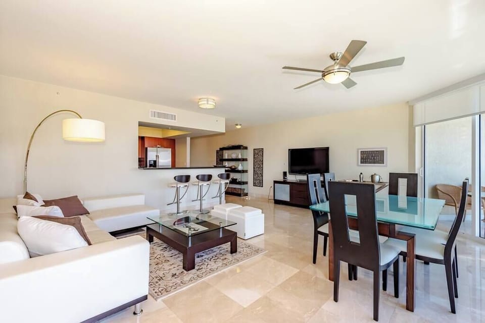 Spacious living area, breakfast bar, and large dining room table.