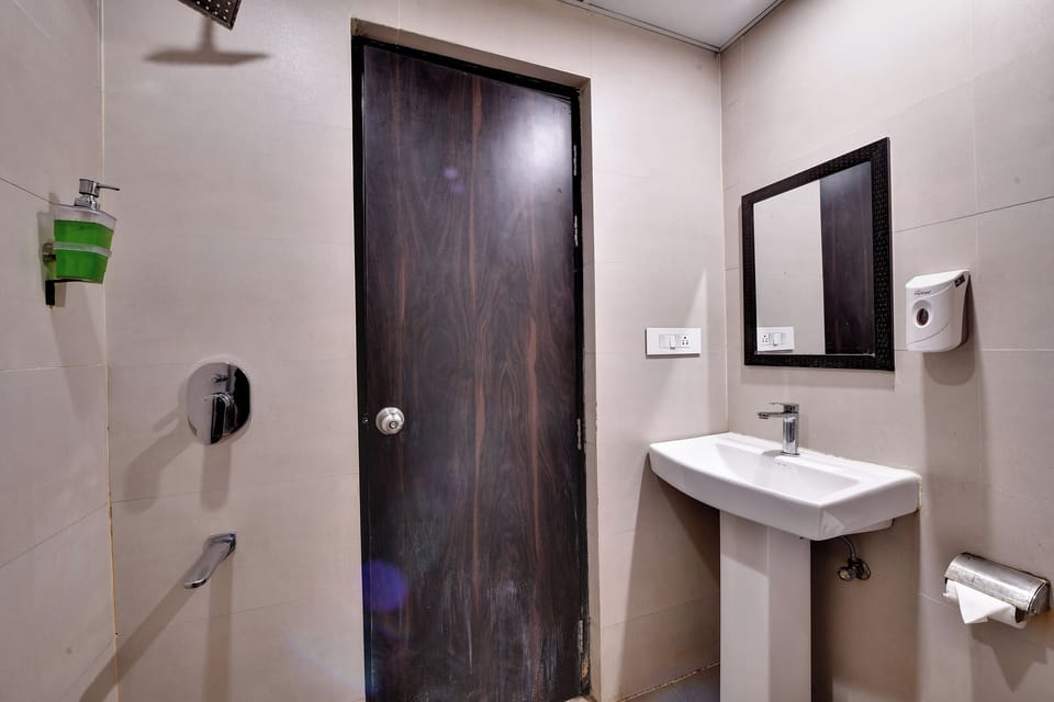 Deluxe Room | Bathroom
