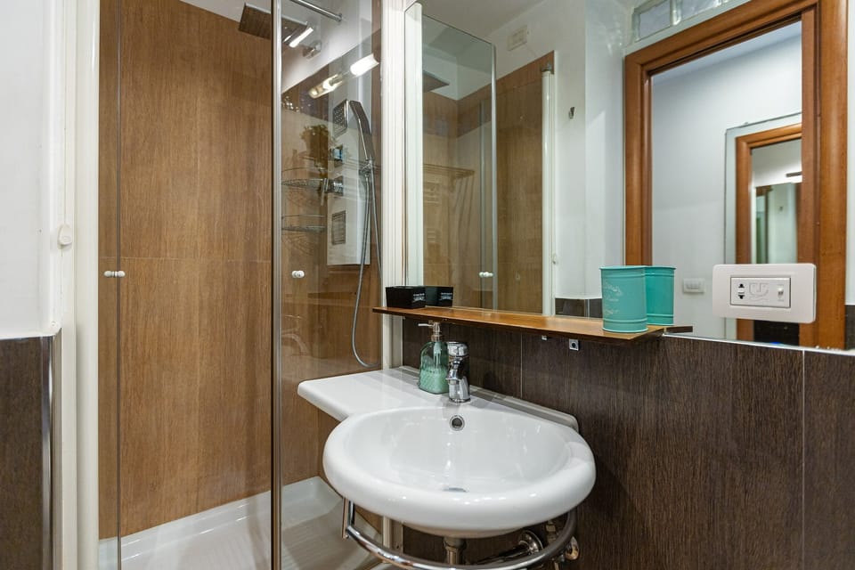 Standard Double Room | Bathroom | Combined shower/tub, jetted tub, hair dryer, bidet