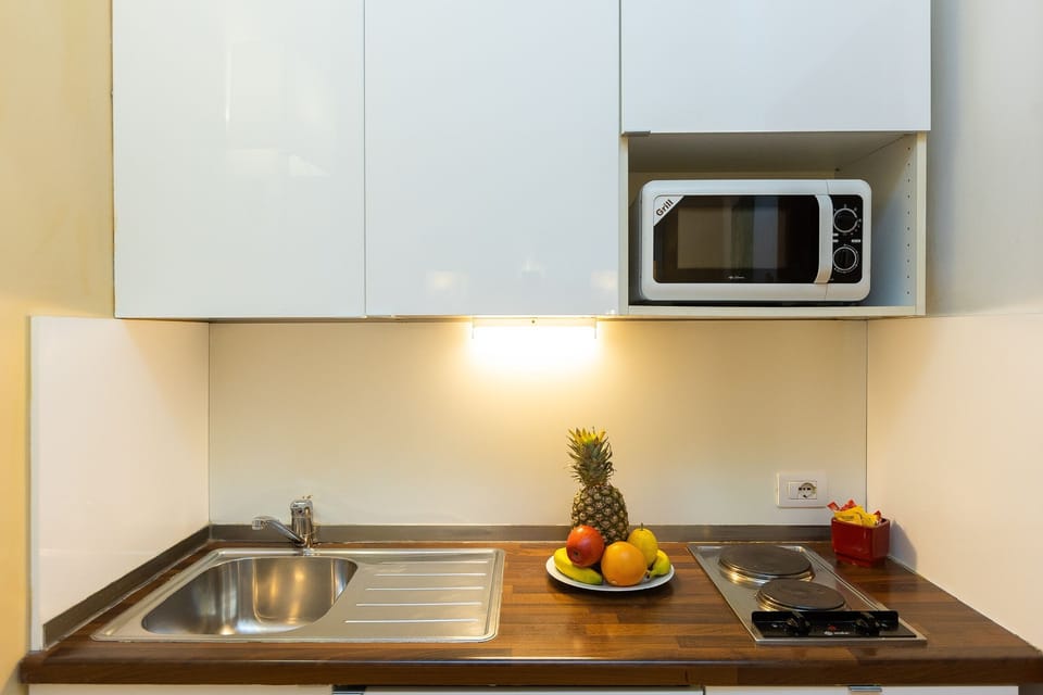 Family Condo | Private kitchen | Mini-fridge, microwave, electric kettle, cookware/dishes/utensils