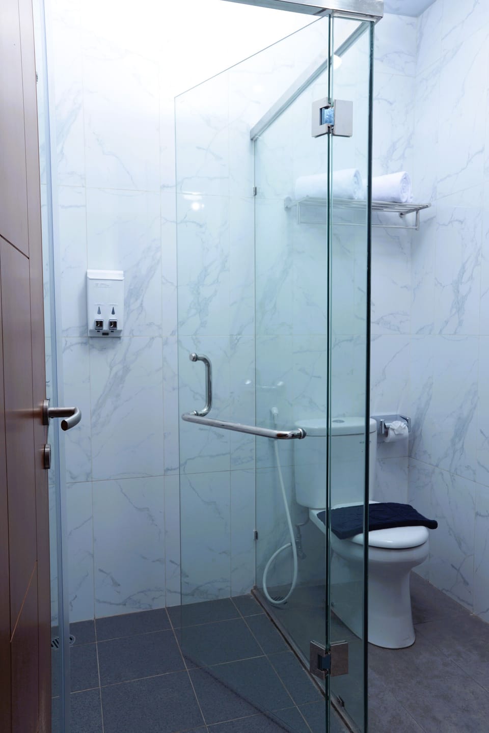Superior | Bathroom | Shower, free toiletries, hair dryer, slippers