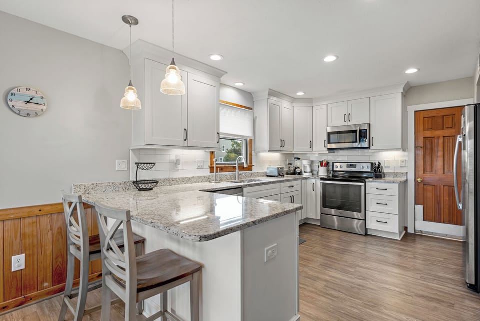 DU810: Endless Summer | Mid Level Kitchen