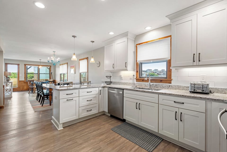 DU810: Endless Summer | Mid Level Kitchen