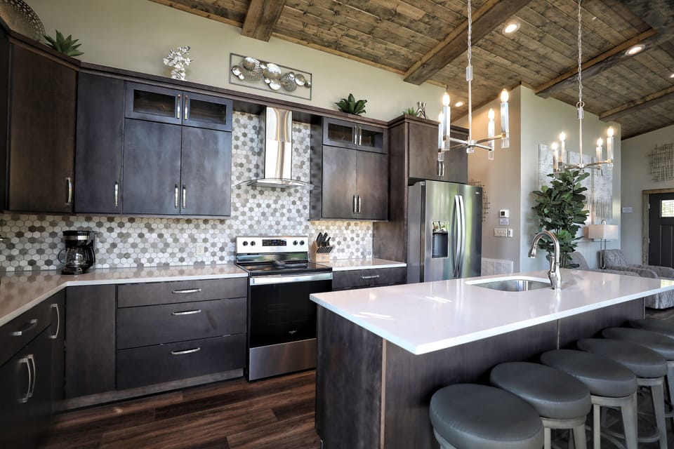 Comes with a fully stocked kitchen!
