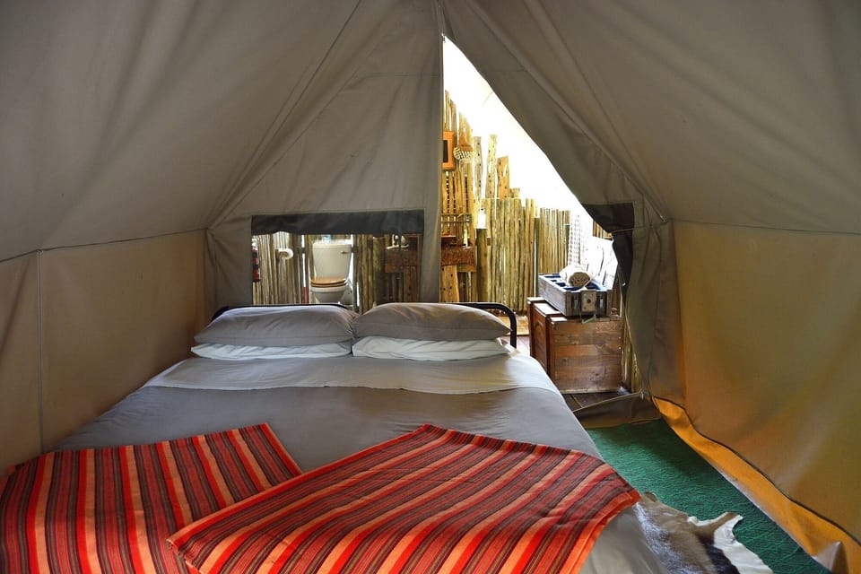 Superior Double Room | Minibar, bed sheets