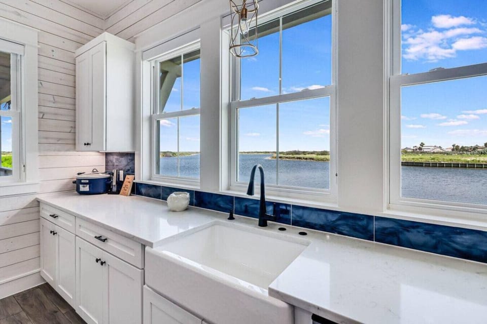Even washing up is dreamy with this picture-perfect view over the water.
