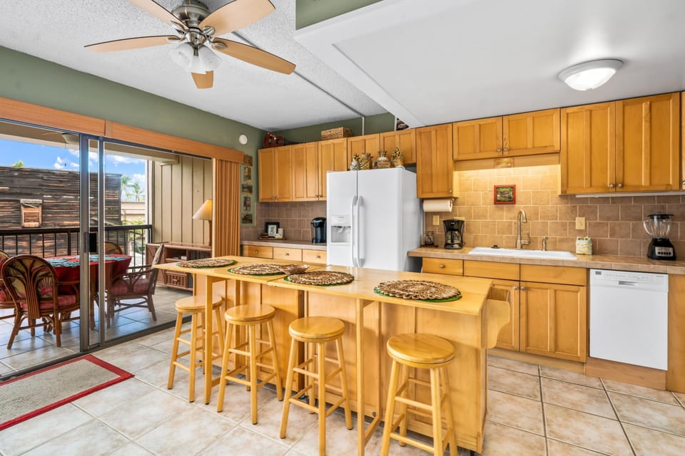 Condo, 2 Bedrooms | Private kitchen | Fridge, oven, coffee/tea maker, toaster