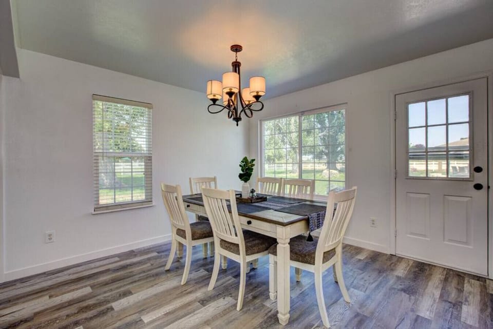 Executive Dining table: seats 6