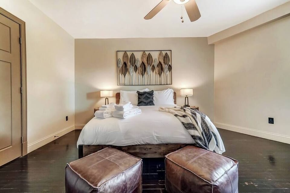 Bedroom 2: Queen bed with 55 inch TV (smart with Amazon Fire stick)