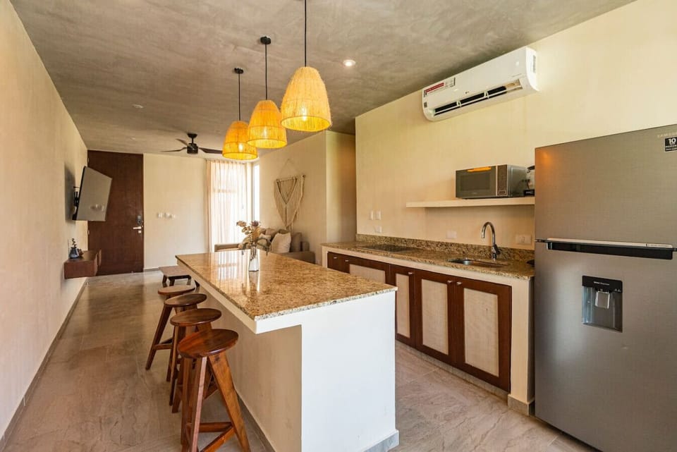 Open, fully equipped kitchen with everything you need to cook at home.