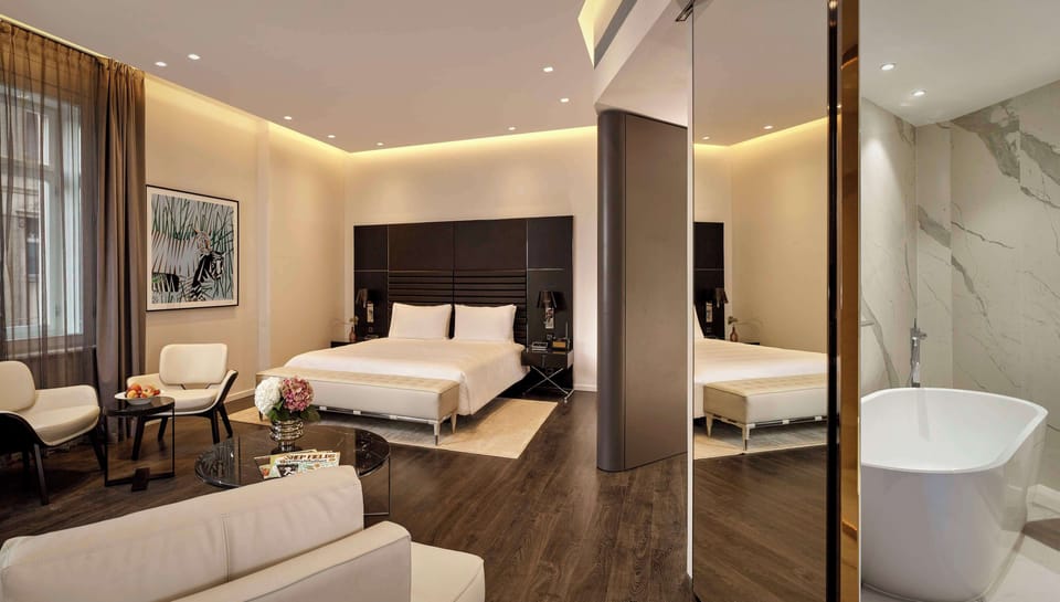 Junior Suite | In-room safe, desk, laptop workspace, blackout drapes