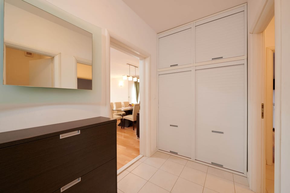 Comfort Apartment | Wardrobe
