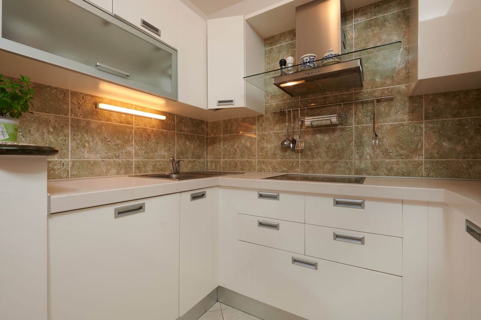 Comfort Apartment | Private kitchen | Full-size fridge, microwave, oven, stovetop