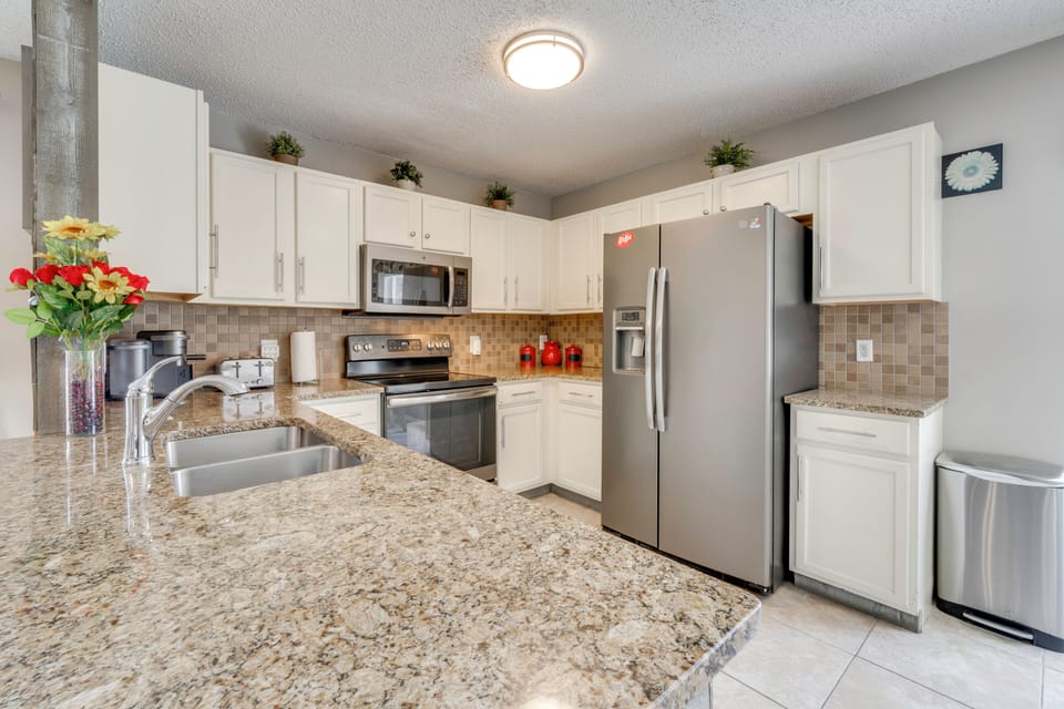 Kitchen | Dishware/Flatware Provided | Toaster | Blender | 1st Floor