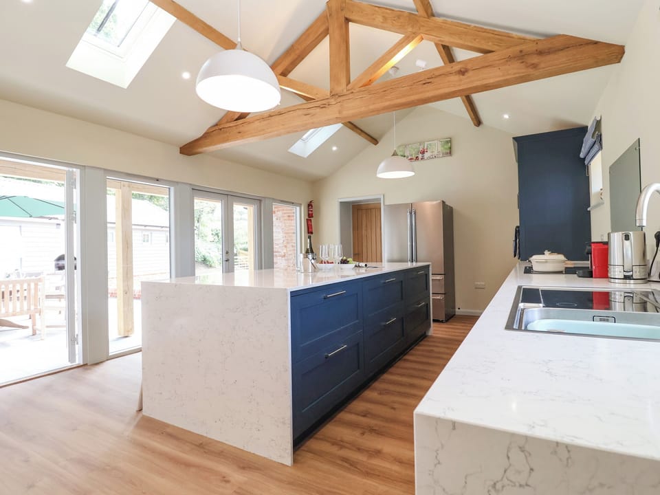 Cottage | Private kitchen | Fridge, dishwasher, electric kettle, toaster