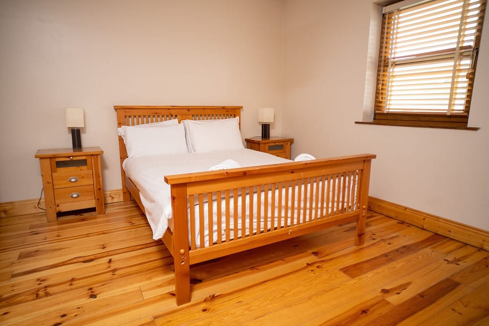 Iron/ironing board, WiFi (free), bed sheets
