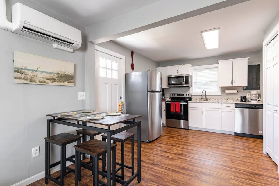 Kitchen/Dining room combo