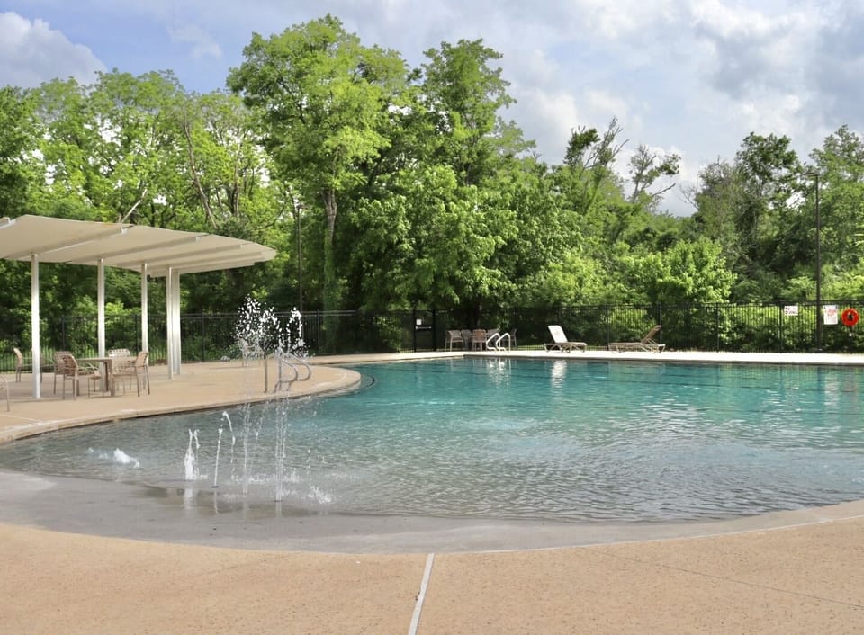 north pool. This pool is more family friendly than the south pool.