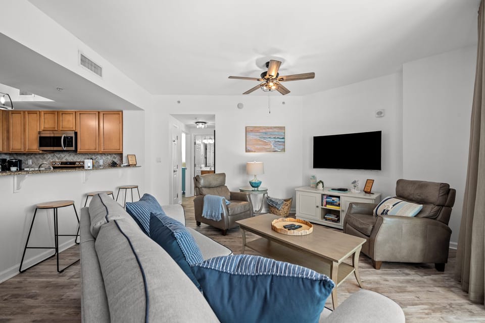Watch your family movie with gorgeous pool/gulf views