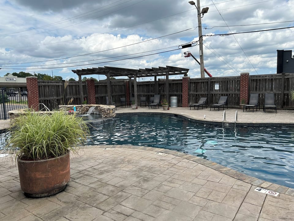 Pool area
Pool