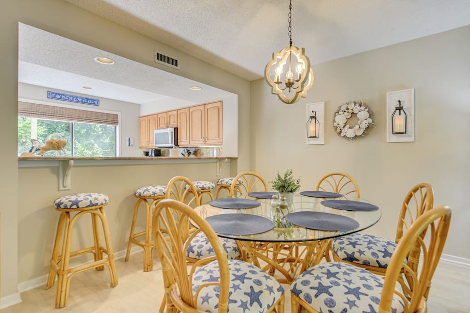 Dining Area | Central A/C