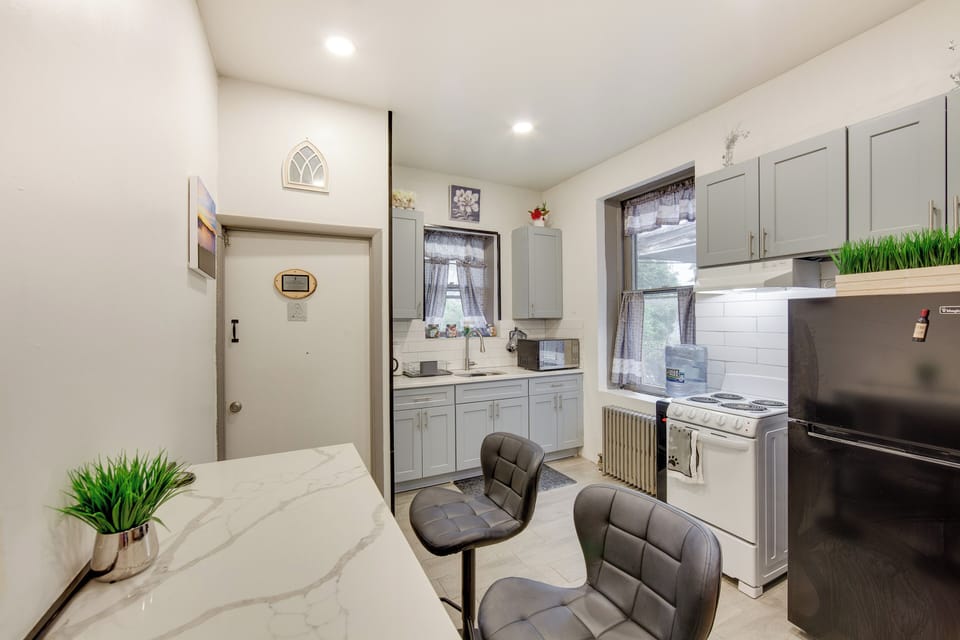 Kitchen | Drip Coffee Pot | Microwave