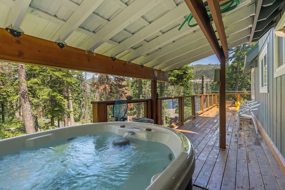 Hot Tub- Lake Vista Hideaway
