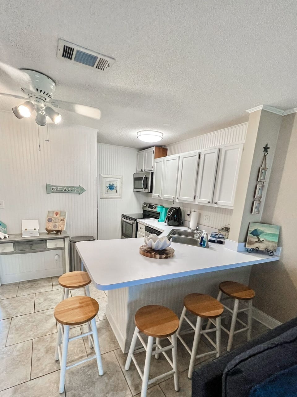 Fully equipped kitchen with new appliances, air fryer and Keurig.