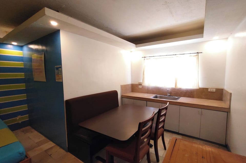 Family Room | Desk, iron/ironing board (on request), WiFi (free), bed sheets