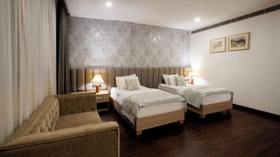 Junior Room | Tempur-Pedic beds, in-room safe, desk, laptop workspace
