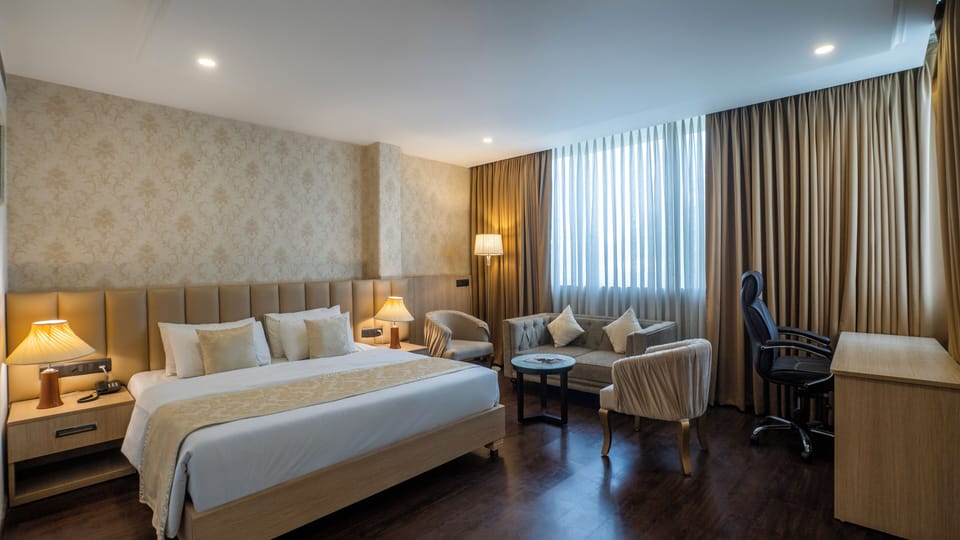 Executive Room | Tempur-Pedic beds, in-room safe, desk, laptop workspace